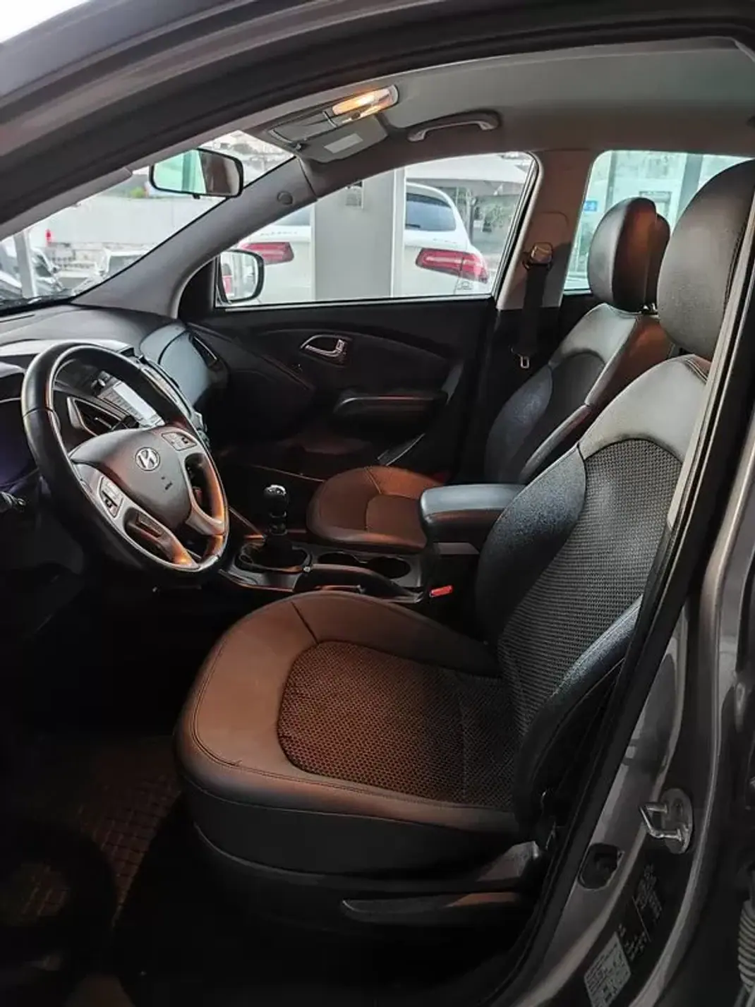 Hyundai ix35 2013 - 9990 EUR, 157000 km - AUTO.MOTO.pt - 157000km - foto 14 de 34