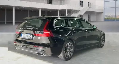 Volvo V60 2020 - 27500 EUR, 130700 km - AUTO.MOTO.pt - 130700km - foto 3 de 13