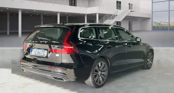 Volvo V60 2020 - 24500 EUR, 130700 km - AUTO.MOTO.pt - 130700km - foto 3 de 13