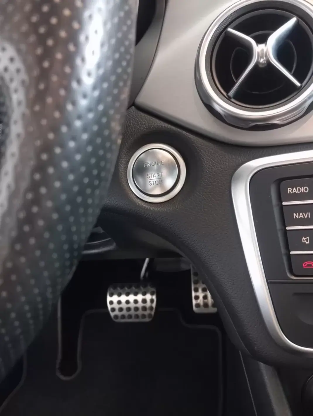 Mercedes-Benz GLA 220 2018 - 27500 EUR, 105000 km - AUTO.MOTO.pt - 105000km - foto 38 de 39
