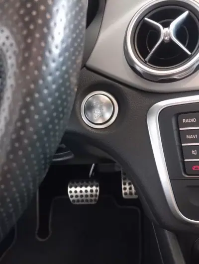 Mercedes-Benz GLA 220 2018 - 27500 EUR, 105000 km - AUTO.MOTO.pt - 105000km - foto 38 de 39
