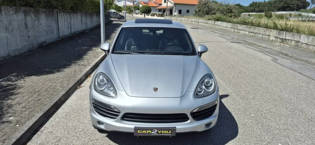 Porsche Cayenne 2010 - 25000 EUR, 254000 km - AUTO.MOTO.pt - 254000km - foto 4 de 31