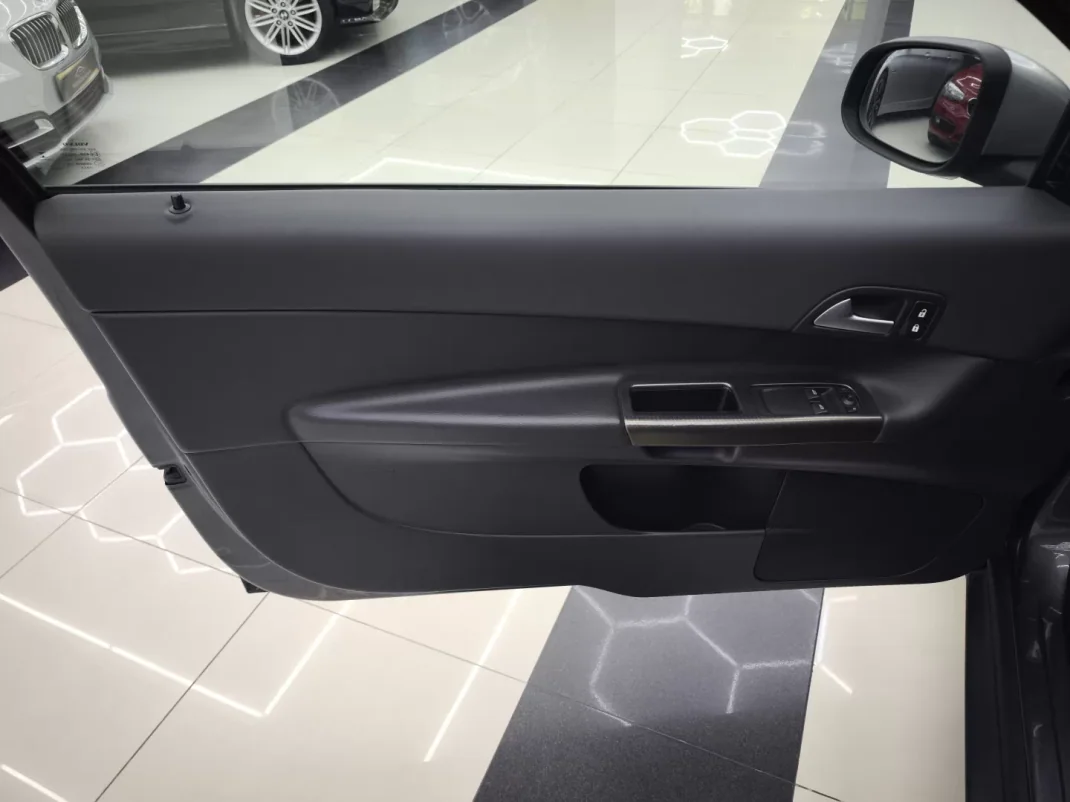 Volvo C30 2012 - 10950 EUR, 265888 km - AUTO.MOTO.pt - 265888km - foto 20 de 35