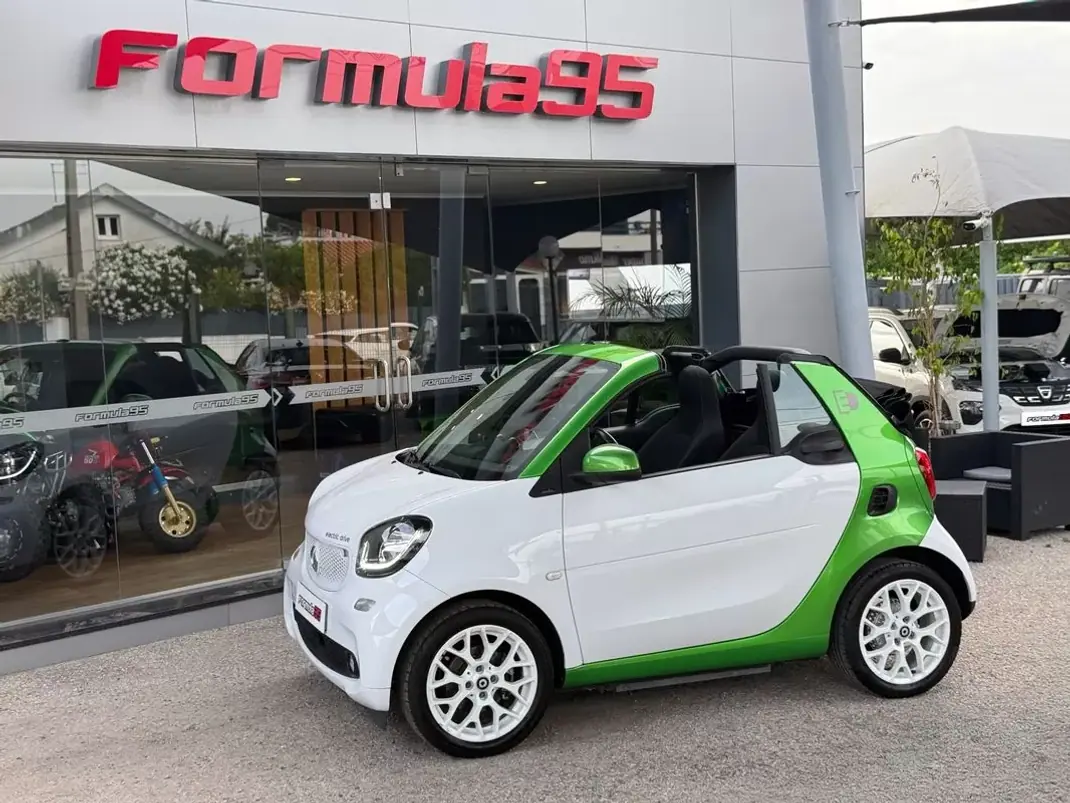 Smart Fortwo Cabrio 2019 - 12900 EUR, 58988 km - AUTO.MOTO.pt - 58988km - foto 1 de 19