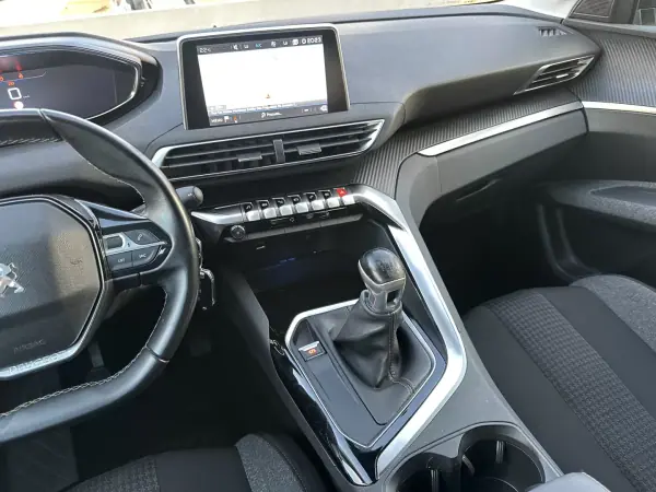 Peugeot 3008 2019 - 13900 EUR, 190000 km - AUTO.MOTO.pt - 190000km - foto 30 de 59
