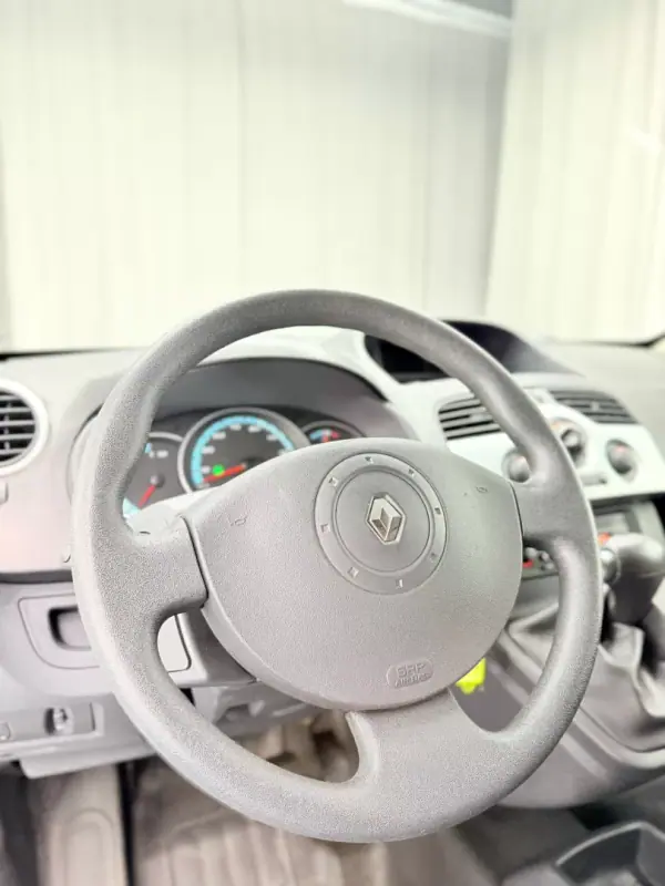 Renault Kangoo Express ZE 33 2012 - 6500 EUR, 29700 km - AUTO.MOTO.pt - 29700km - foto 13 de 14