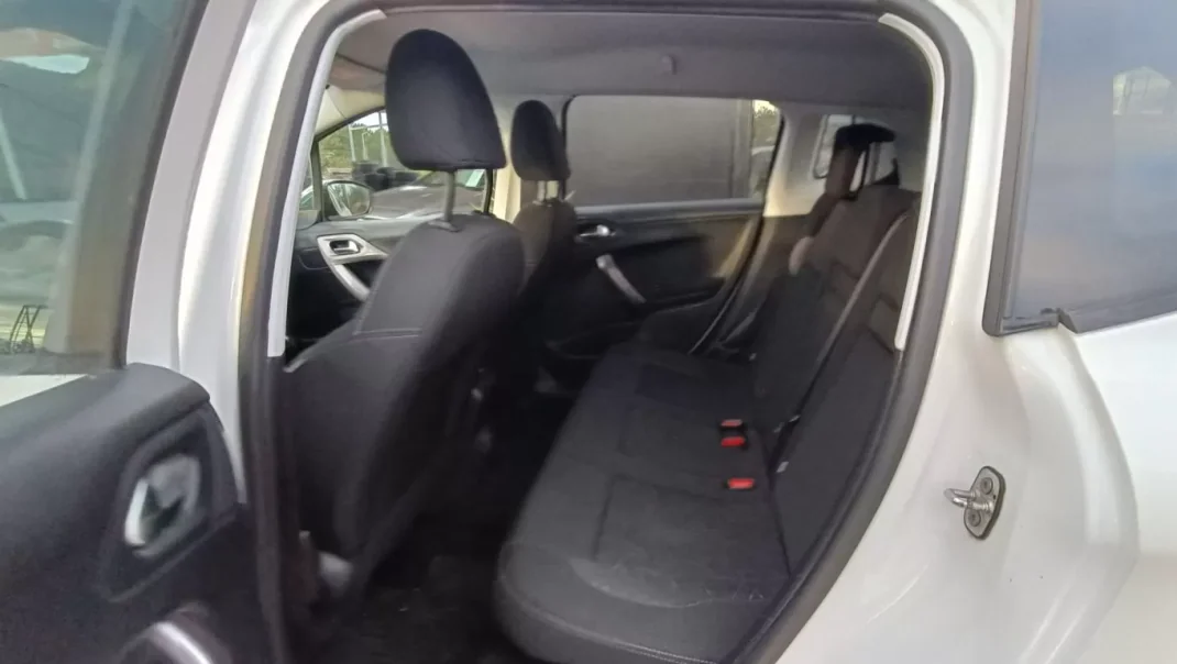 Peugeot 2008 2015 - 12990 EUR, 154000 km - AUTO.MOTO.pt - 154000km - foto 2 de 37