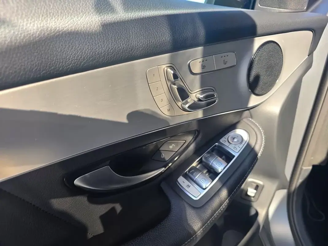 Mercedes-Benz GLC 300 2021 - 45980 EUR, 138000 km - AUTO.MOTO.pt - 138000km - foto 29 de 60