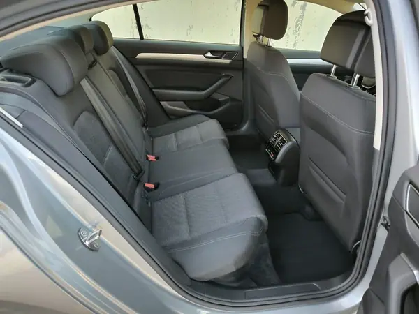 Volkswagen Passat 2019 - 19950 EUR, 155079 km - AUTO.MOTO.pt - 155079km - foto 35 de 60