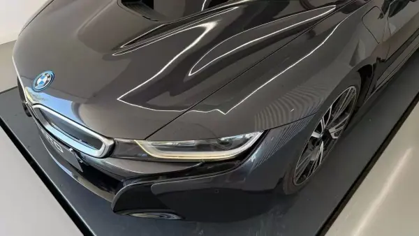 BMW i8 2014 - 61990 EUR, 91277 km - AUTO.MOTO.pt - 91277km - foto 2 de 27