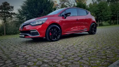 Renault Clio 2014 - 17700 EUR, 146000 km - AUTO.MOTO.pt - 146000km - foto 3 de 23
