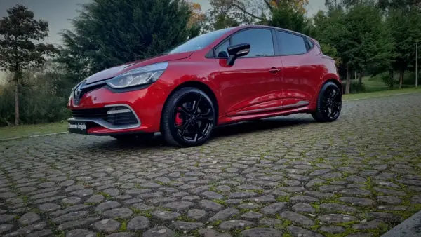 Renault Clio 2014 - 17700 EUR, 146000 km - AUTO.MOTO.pt - 146000km - foto 3 de 23