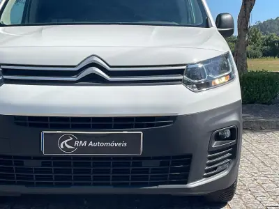 Citroën Berlingo 2020 - 10750 EUR, 156000 km - AUTO.MOTO.pt - 156000km - foto 12 de 32