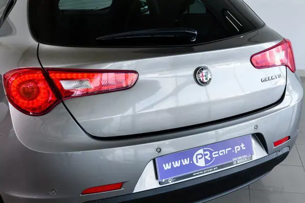 Alfa Romeo Giulietta 2018 - 15900 EUR, 159286 km - AUTO.MOTO.pt - 159286km - foto 24 de 26
