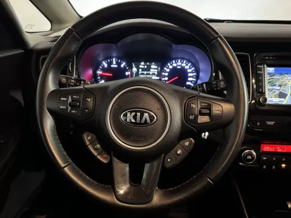 Kia Carens 2016 - 16500 EUR, 115211 km - AUTO.MOTO.pt - 115211km - foto 11 de 26