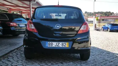 Opel Corsa 2010 — foto 5 de 6