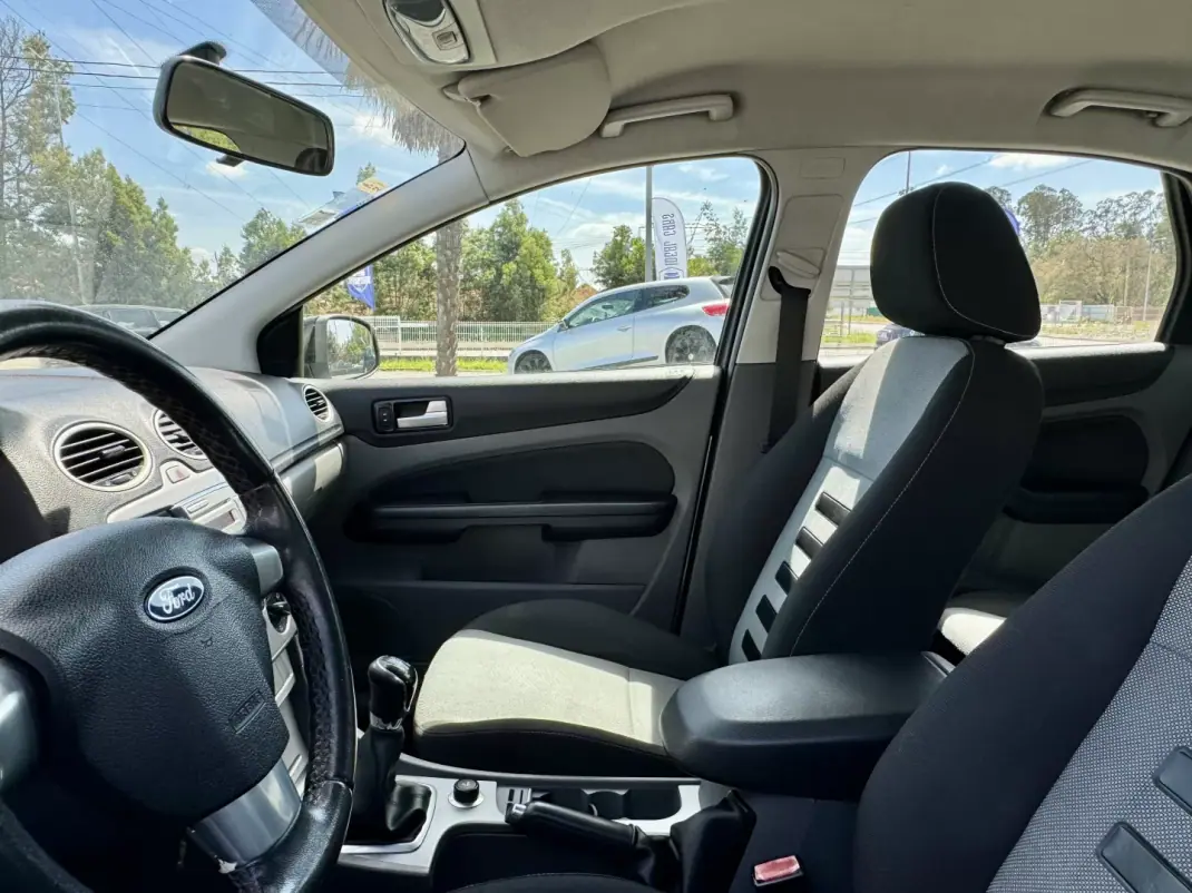 Ford Focus 2009 - 7250 EUR, 177000 km - AUTO.MOTO.pt - 177000km - foto 14 de 23