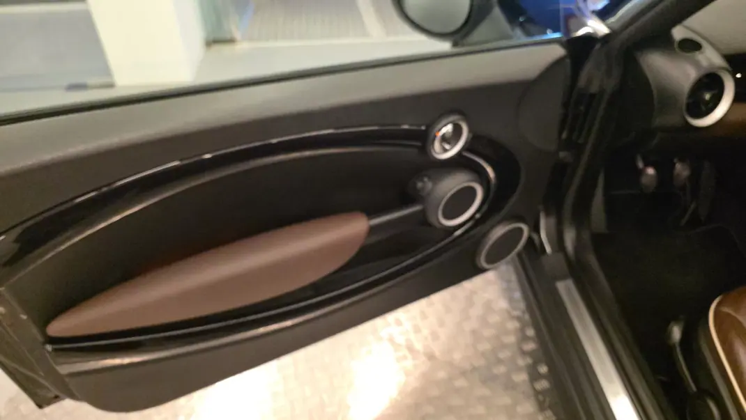 MINI Cooper 2010 - 9900 EUR, 144067 km - AUTO.MOTO.pt - 144067km - foto 33 de 56