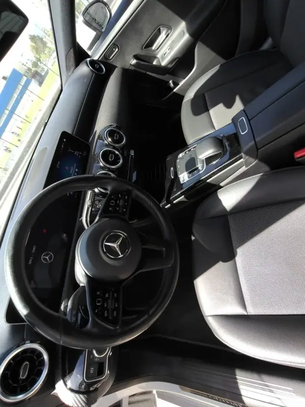 Mercedes-Benz CLA 180 2020 - 18989 EUR, 136000 km - AUTO.MOTO.pt - 136000km - foto 6 de 8