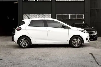Renault Zoe 2020 - 15500 EUR, 101426 km - AUTO.MOTO.pt - 101426km - foto 2 de 24