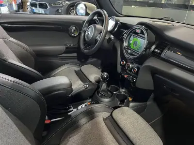 MINI Cooper 2019 - 24800 EUR, 28470 km - AUTO.MOTO.pt - 28470km - foto 21 de 31