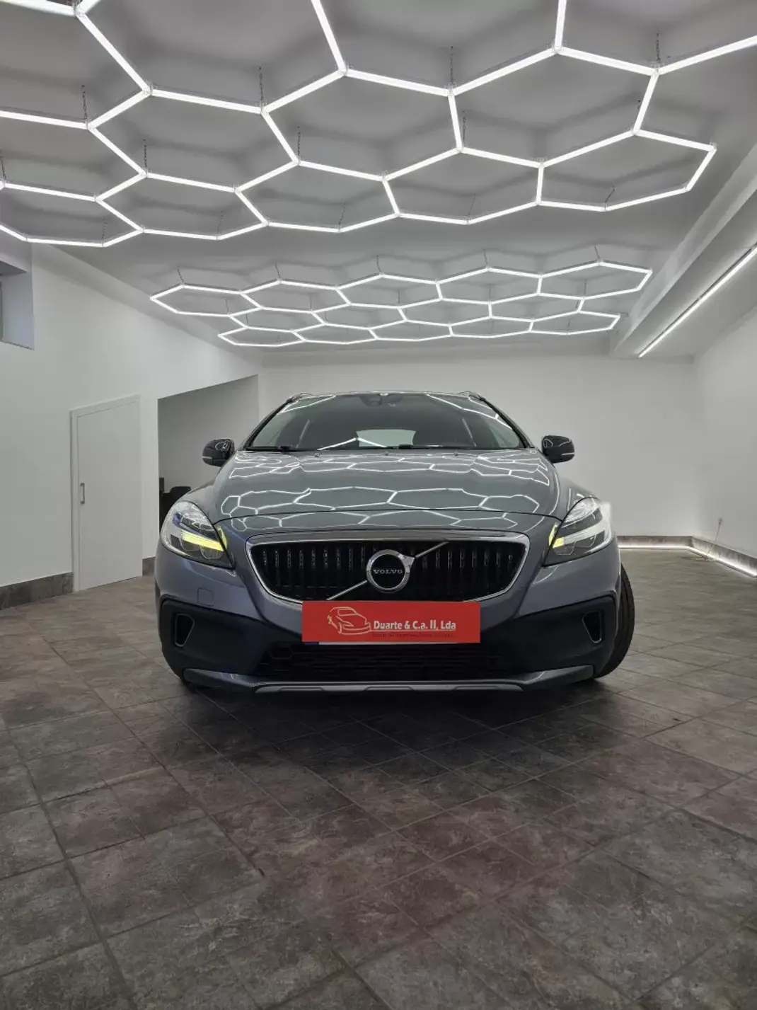 Volvo V40 Cross Country 2018 - 15000 EUR, 106816 km - 106816km - foto 24 de 40