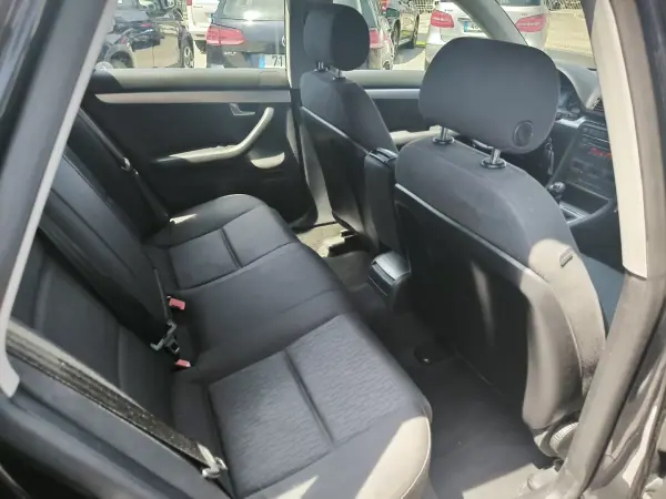 Audi A4 Avant 2005 - 4500 EUR, 254000 km - AUTO.MOTO.pt - 254000km - foto 11 de 14