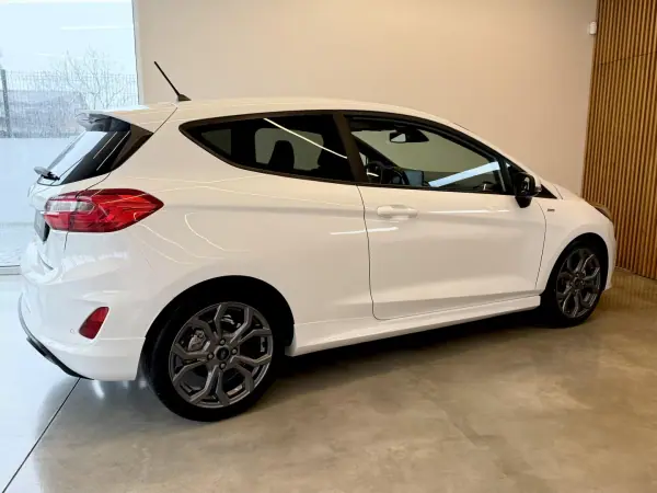 Ford Fiesta 2018 - 11000 EUR, 146800 km - AUTO.MOTO.pt - 146800km - foto 15 de 78