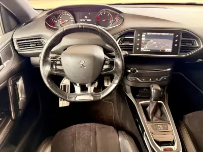 Peugeot 308 2015 - 15990 EUR, 223775 km - AUTO.MOTO.pt - 223775km - foto 13 de 22