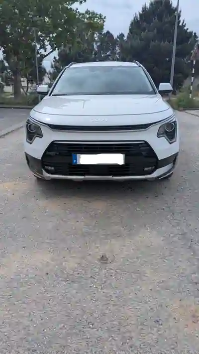 Kia Niro 2024 - 27590 EUR, 20000 km - AUTO.MOTO.pt - 20000km - foto 4 de 12