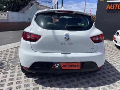 Renault Clio 2015 - 8950 EUR, 234122 km - AUTO.MOTO.pt - 234122km - foto 6 de 12