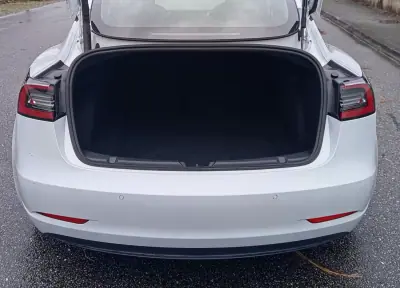 Tesla Model 3 2021 - 26490 EUR, 93800 km - AUTO.MOTO.pt - 93800km - foto 8 de 15