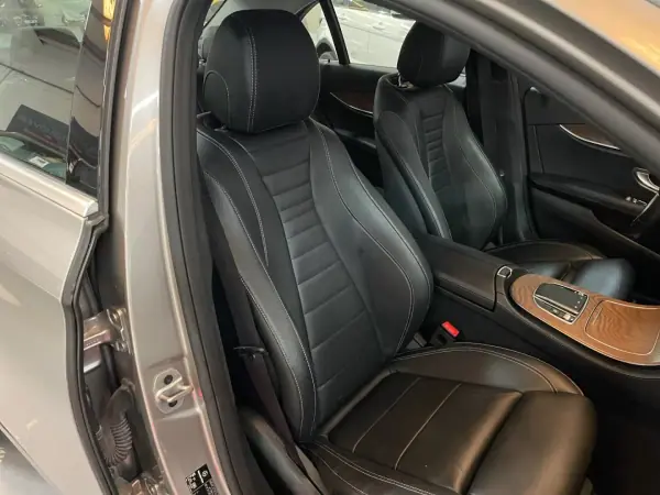 Mercedes-Benz E 300 2021 - 33950 EUR, 112651 km - AUTO.MOTO.pt - 112651km - foto 17 de 20
