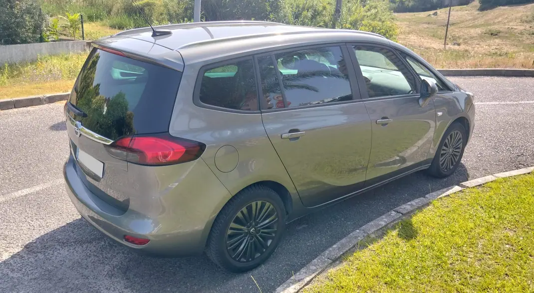 Opel Zafira 2019 - 18750 EUR, 116293 km - 116293km - foto 4 de 15
