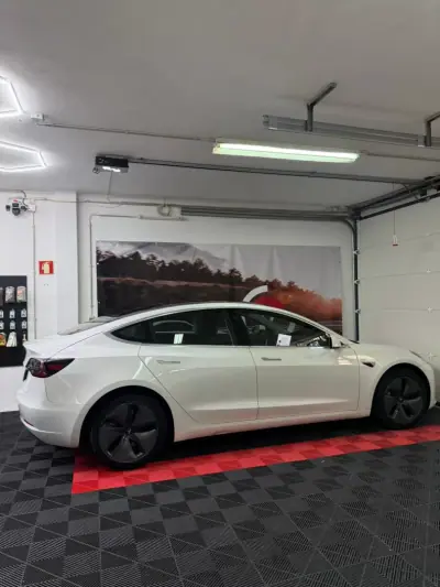 Tesla Model 3 2020 - 24900 EUR, 119316 km - AUTO.MOTO.pt - 119316km - foto 5 de 10