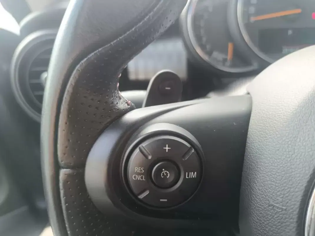 MINI 3 Portas 2016 - 16000 EUR, 232000 km - AUTO.MOTO.pt - 232000km - foto 38 de 46