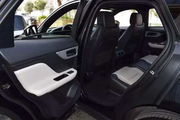 Jaguar F-Pace 2017 - 22500 EUR, 145545 km - AUTO.MOTO.pt - 145545km - foto 32 de 57