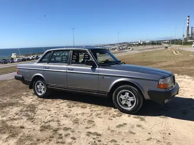 Volvo 244 1987 - 10500 EUR, 317000 km - AUTO.MOTO.pt - 317000km - foto 36 de 41