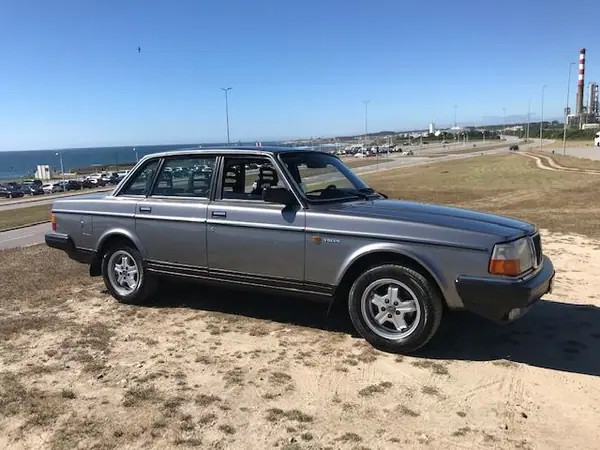 Volvo 244 1987 - 10500 EUR, 317000 km - AUTO.MOTO.pt - 317000km - foto 36 de 41