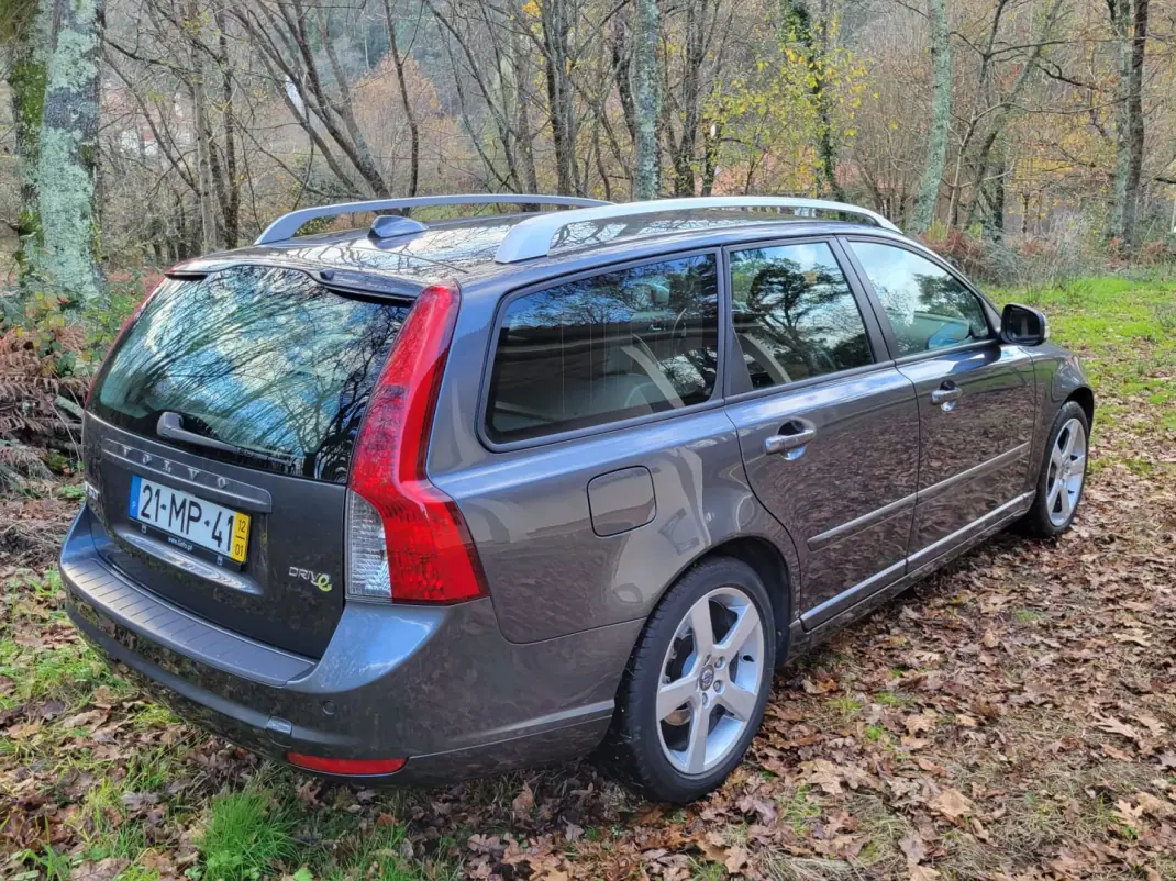 Volvo V50 2012 - 8950 EUR, 155400 km - AUTO.MOTO.pt - 155400km - foto 6 de 27