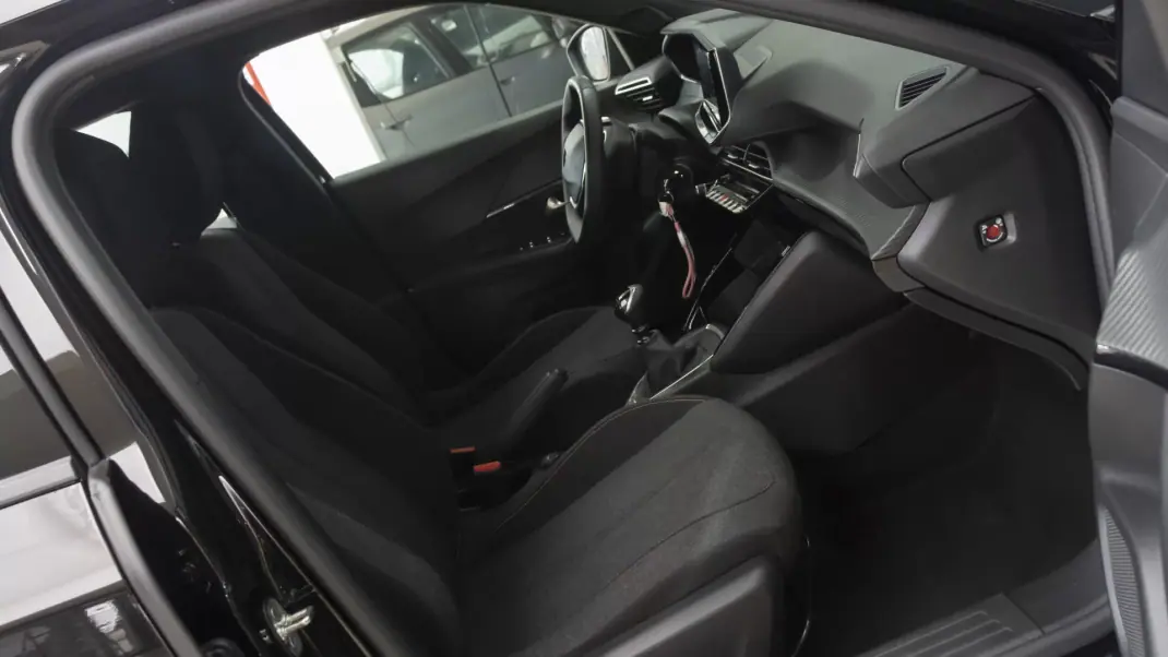 Peugeot 2008 2025 - 20850 EUR, 18000 km - AUTO.MOTO.pt - 18000km - foto 12 de 31
