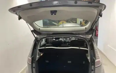 Renault Scénic 2012 - 6950 EUR, 243000 km - AUTO.MOTO.pt - 243000km - foto 6 de 13