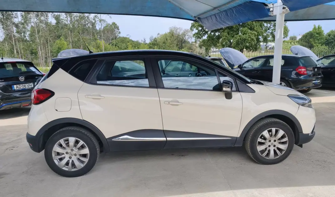 Renault Captur 2017 - 12990 EUR, 137723 km - AUTO.MOTO.pt - 137723km - foto 4 de 22