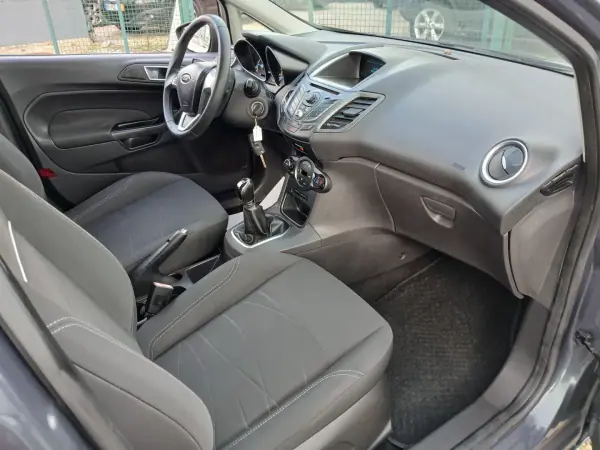 Ford Fiesta 2013 - 7200 EUR, 106782 km - AUTO.MOTO.pt - 106782km - foto 24 de 26