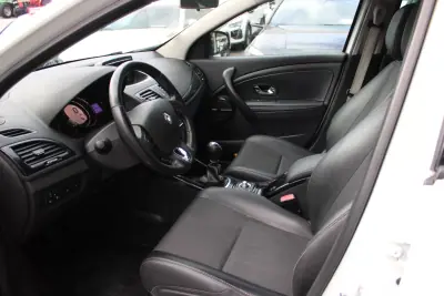 Renault Mégane Sport Tourer 2013 - 5900 EUR, 293129 km - AUTO.MOTO.pt - 293129km - foto 5 de 27