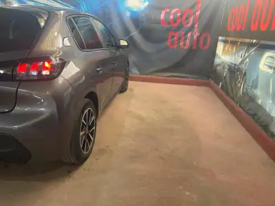 Peugeot 208 2023 - 14900 EUR, 44000 km - AUTO.MOTO.pt - 44000km - foto 18 de 47