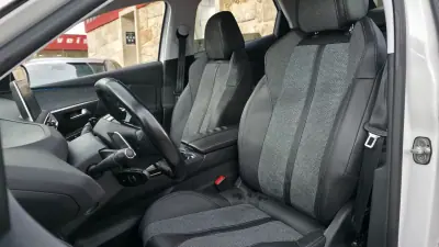Peugeot 3008 2018 - 16990 EUR, 131000 km - AUTO.MOTO.pt - 131000km - foto 10 de 23