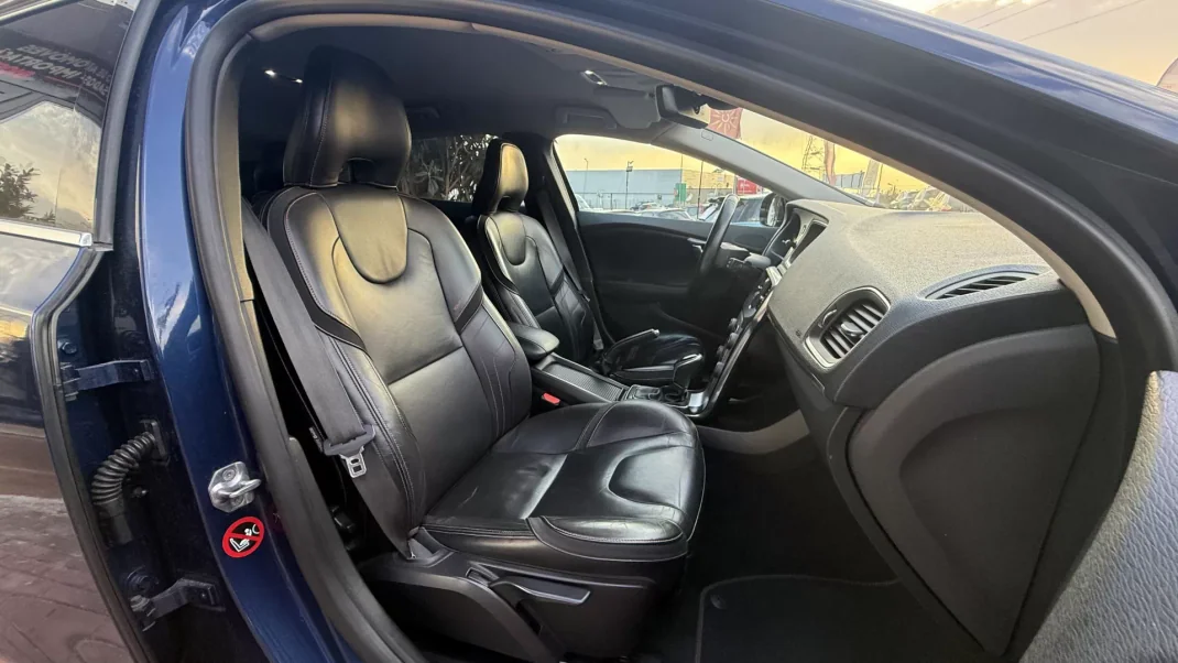 Volvo V40 Cross Country 2015 - 1 EUR, 185000 km - AUTO.MOTO.pt - 185000km - foto 24 de 26