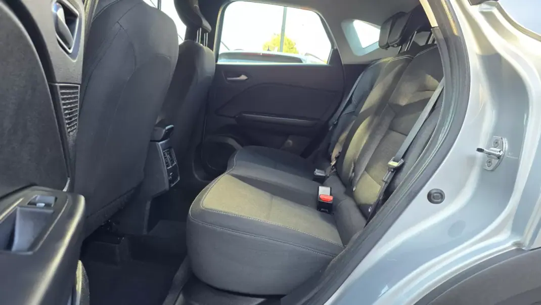 Renault Captur 2020 - 16000 EUR, 75000 km - AUTO.MOTO.pt - 75000km - foto 19 de 21