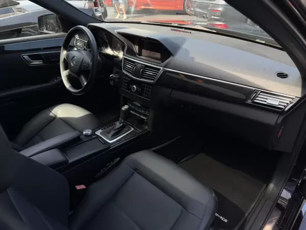 Mercedes-Benz E 250 2010 - 13900 EUR, 278000 km - AUTO.MOTO.pt - 278000km - foto 13 de 15